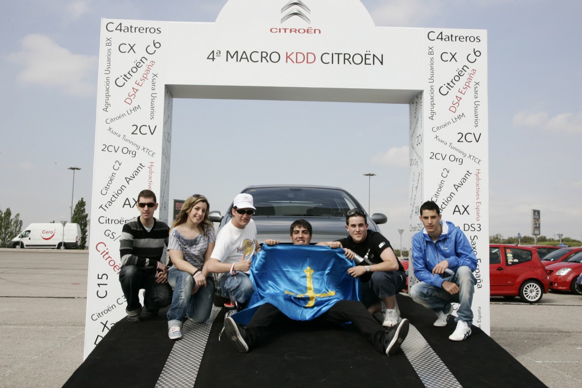 Fans-Citroen-Macro-kdd-2010-7.jpg